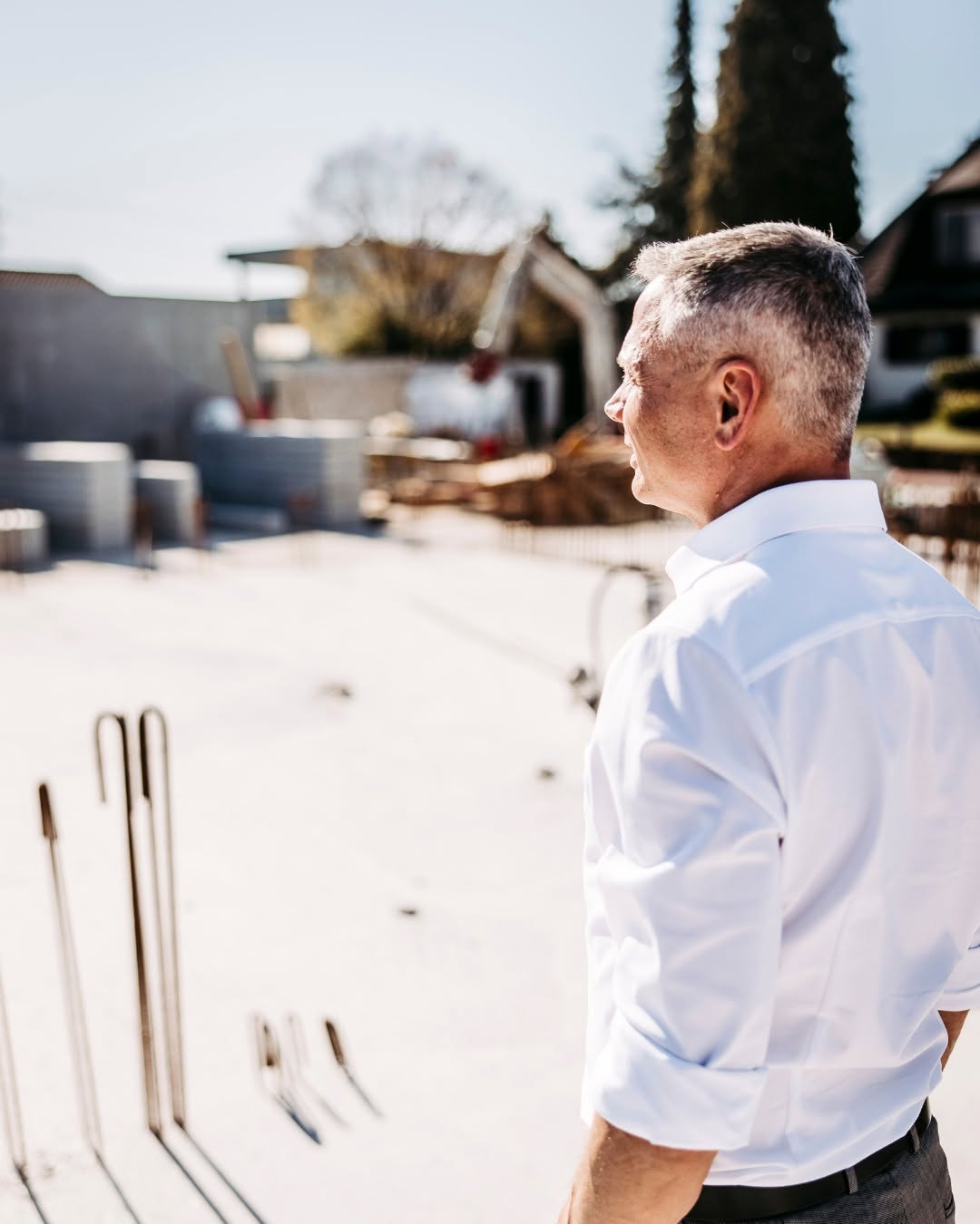 Geschäftsführer der WWB GmbH auf der Baustelle in Dornbirn